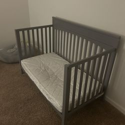Kids Crib/can Convert To A Full Bed 
