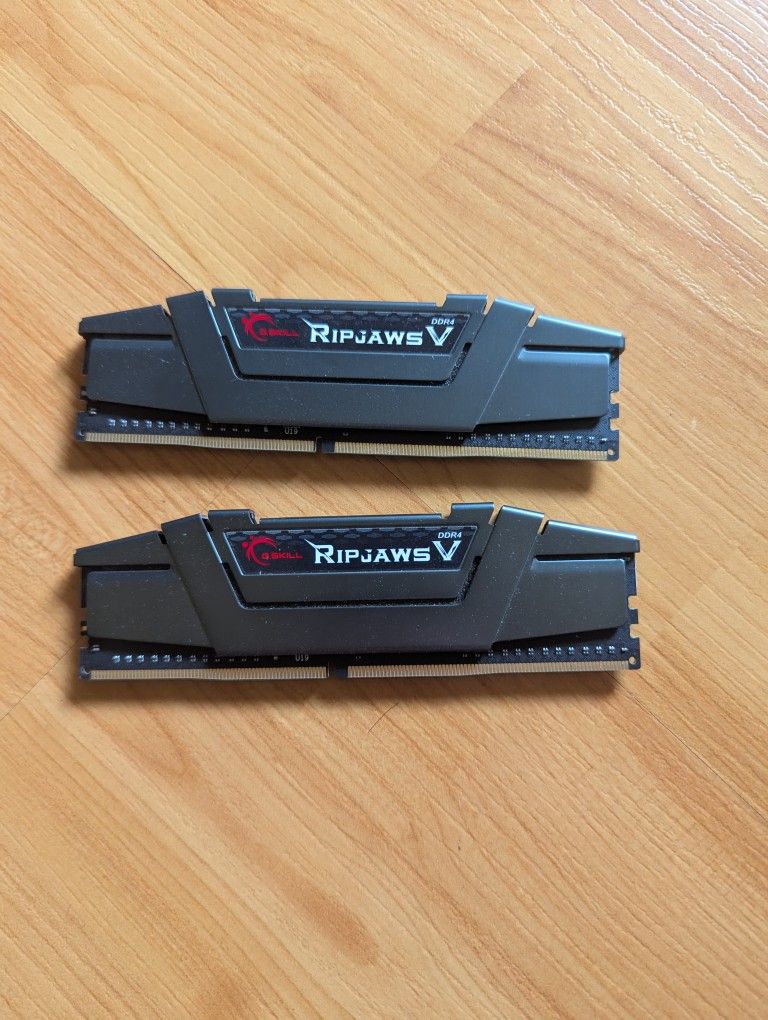Gskill RipJaws  16gb (8gbx2) RAM 🐏 DDR4-3000 PC4-24000 