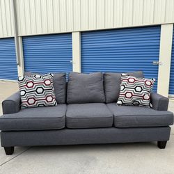 FREE DELIVERY 🚚🚛🚚 Beautiful Gray Couch