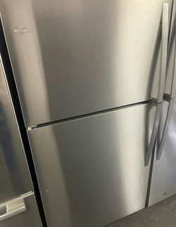 Whirlpool Top Mount Refrigerator Stainless Steel with IceMaker