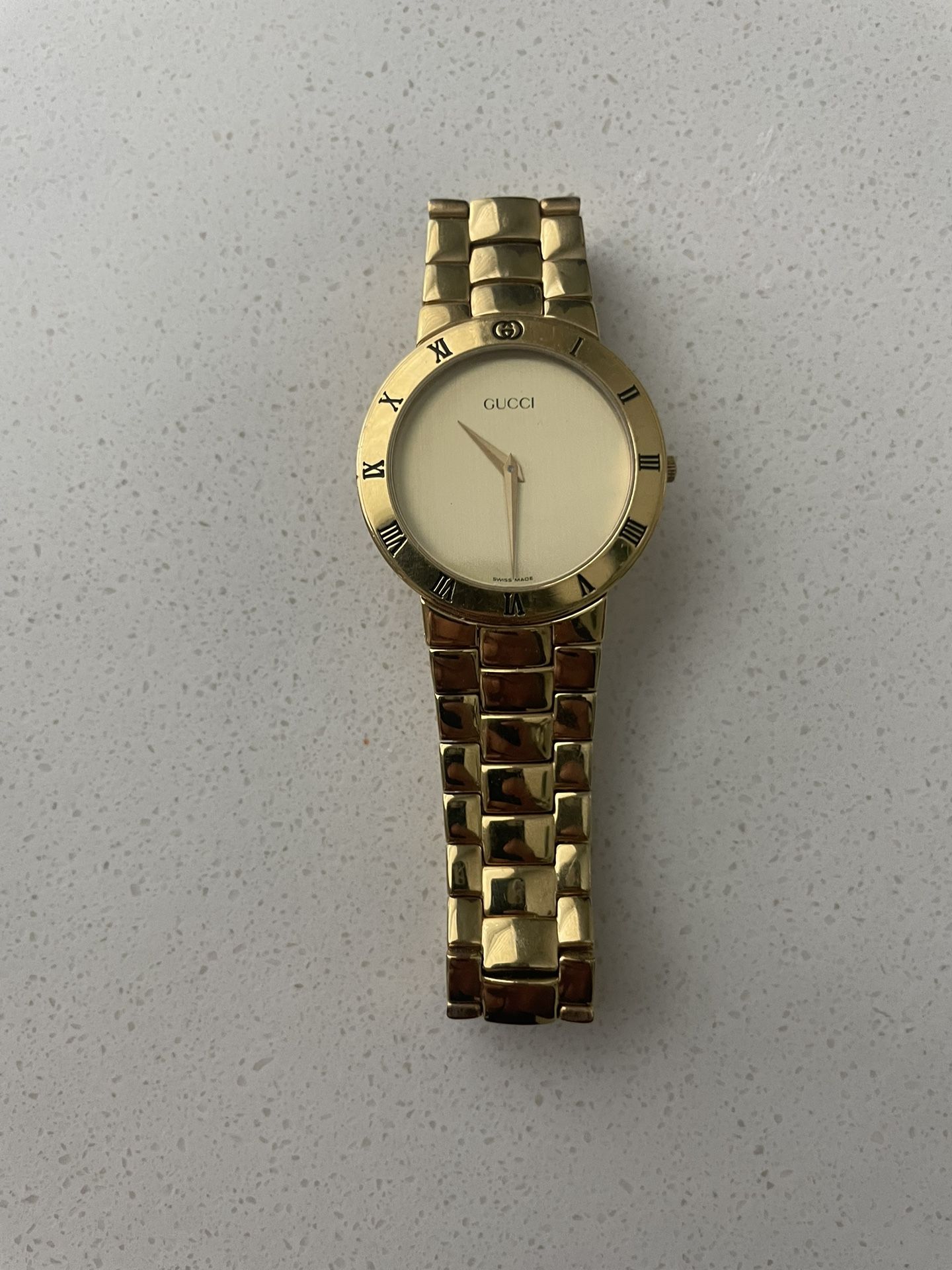 Gucci Watch (3300.2M)