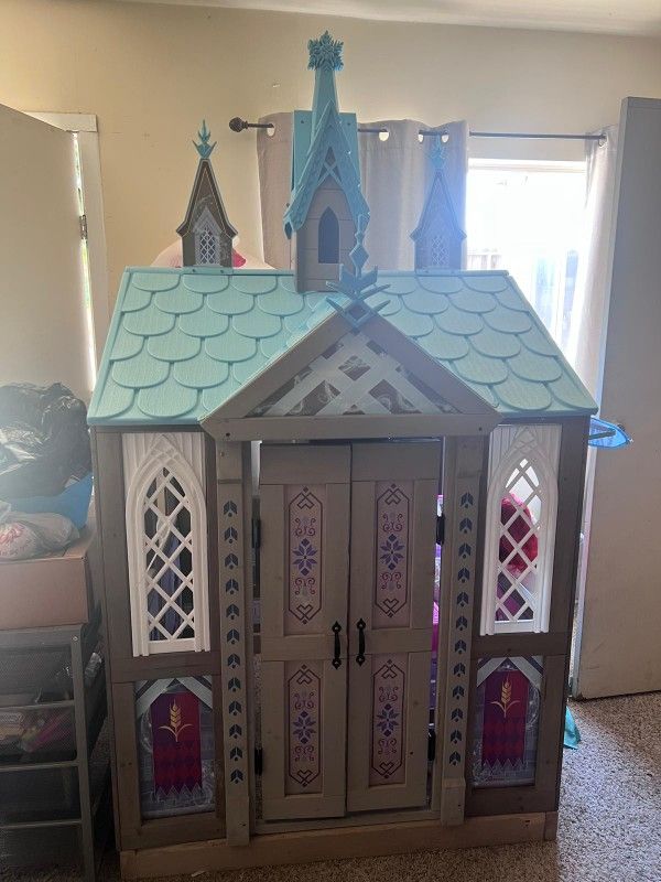 Kid Kraft Disney Frozen Arendelle Wooden Play House