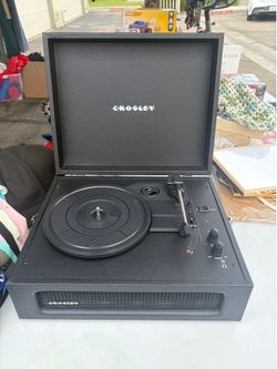Crosley CR8017B-BK Voyager Vintage Portable Vinyl Record Player Turntable with Bluetooth in/Out and Built-in Speakers, Black