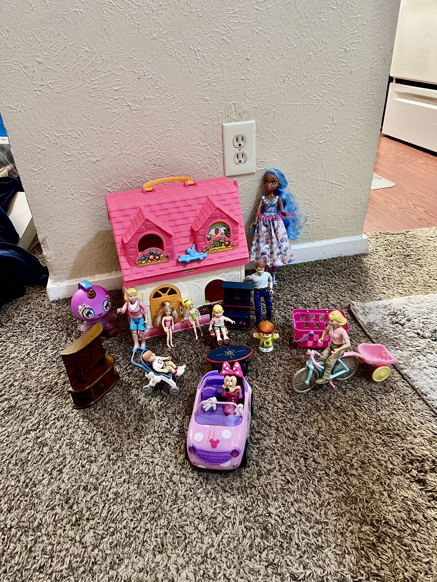 House And Dolls All For 25$ 