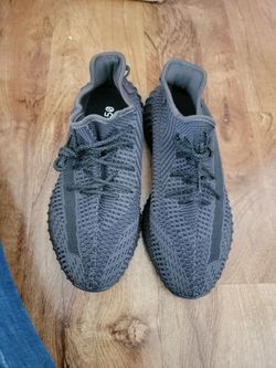 Tennis shoes
