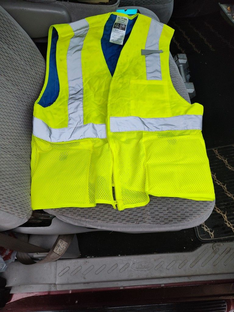 Chillic Safety Vest Keeps You Cold When In The Heat