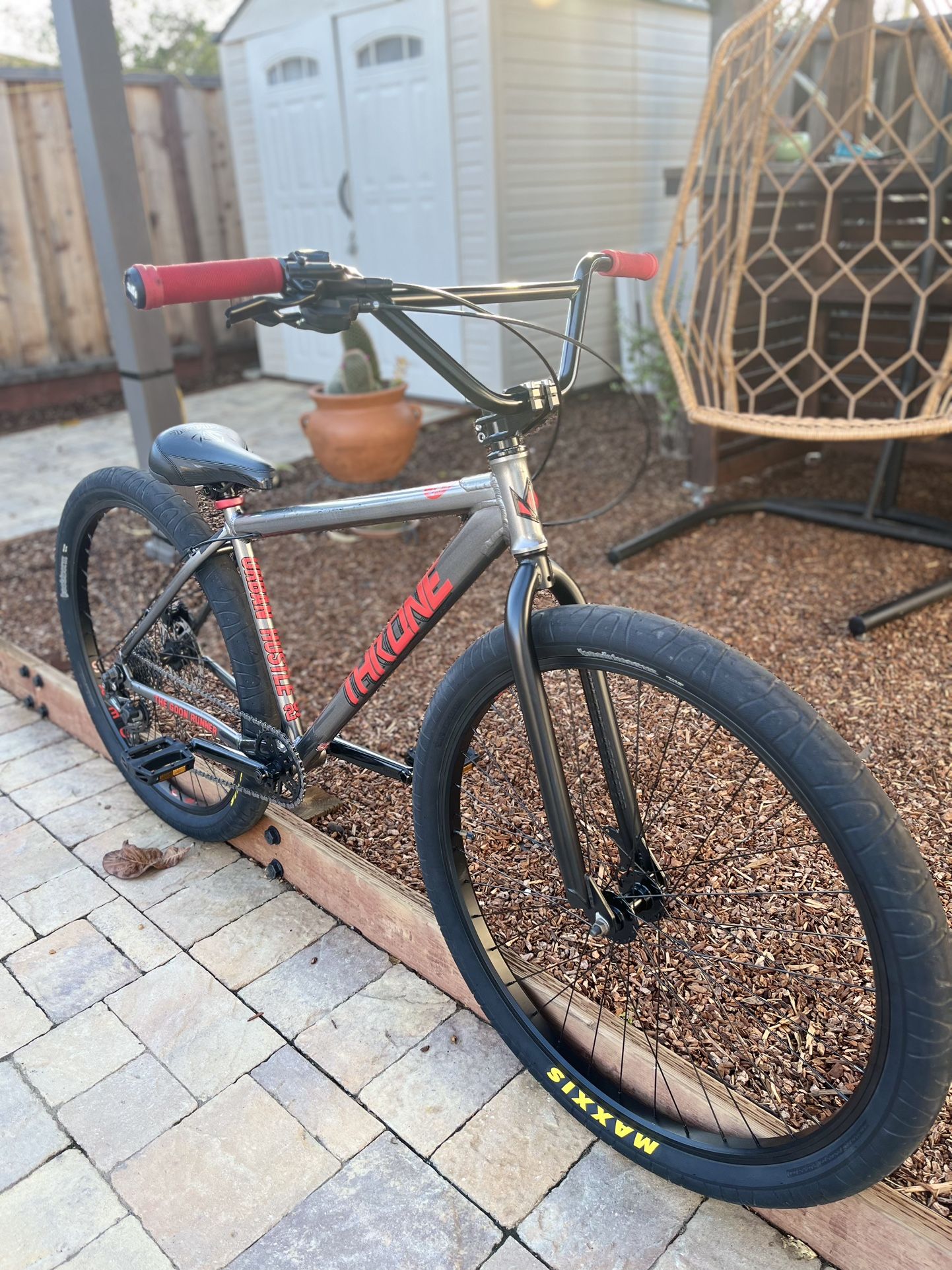 The Goon Runner Throne (CASH ONLY)