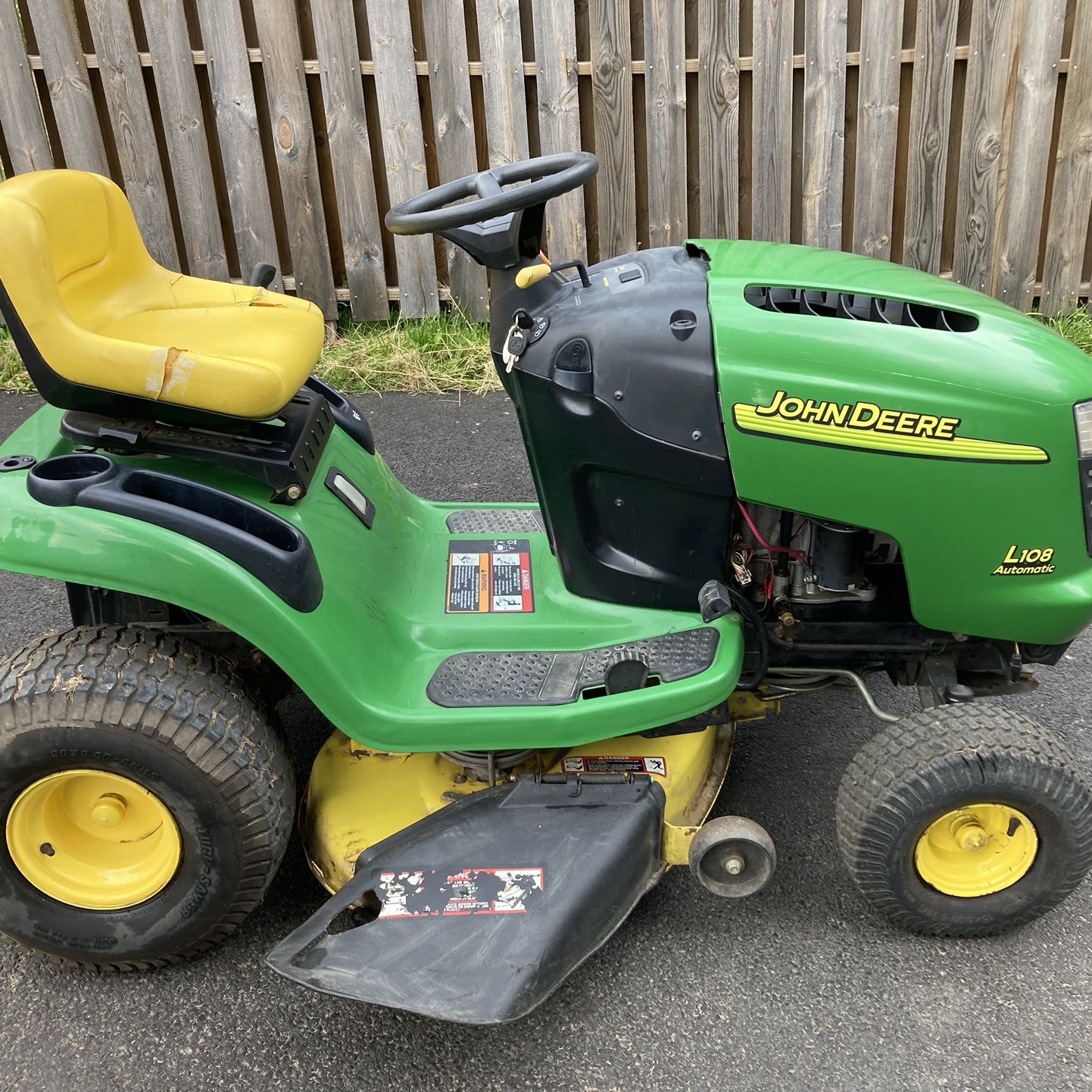 John Deere L108 Riding Mower 16HP 42 Hydro for Sale in Alburtis