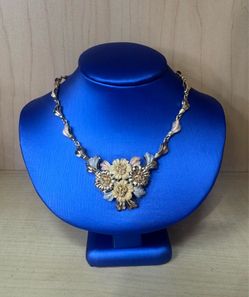 18kt gold necklace