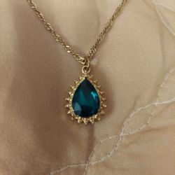 Vintage Emerald Glass Pendant Necklace 