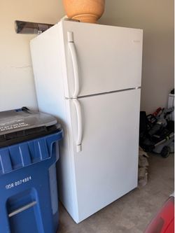 Fridge - Excellent Condition!