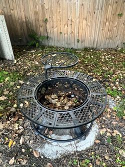 Fire Place w/ rotating grate.