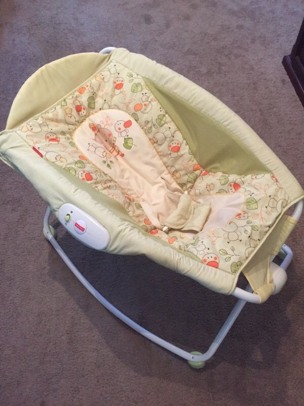 Fisher-Price Easy Fold Rock n Play Vibrating Baby Rocker/Sleeper/Bassinet - Yellow