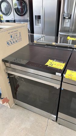 Black Stainless Slide-In Induction Range