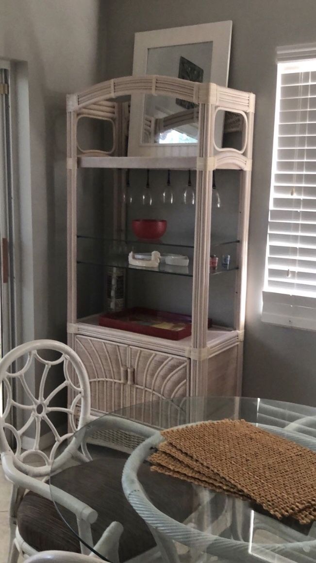 WICKER RATTAN DISPLAY WITH GLASS SHELVES 