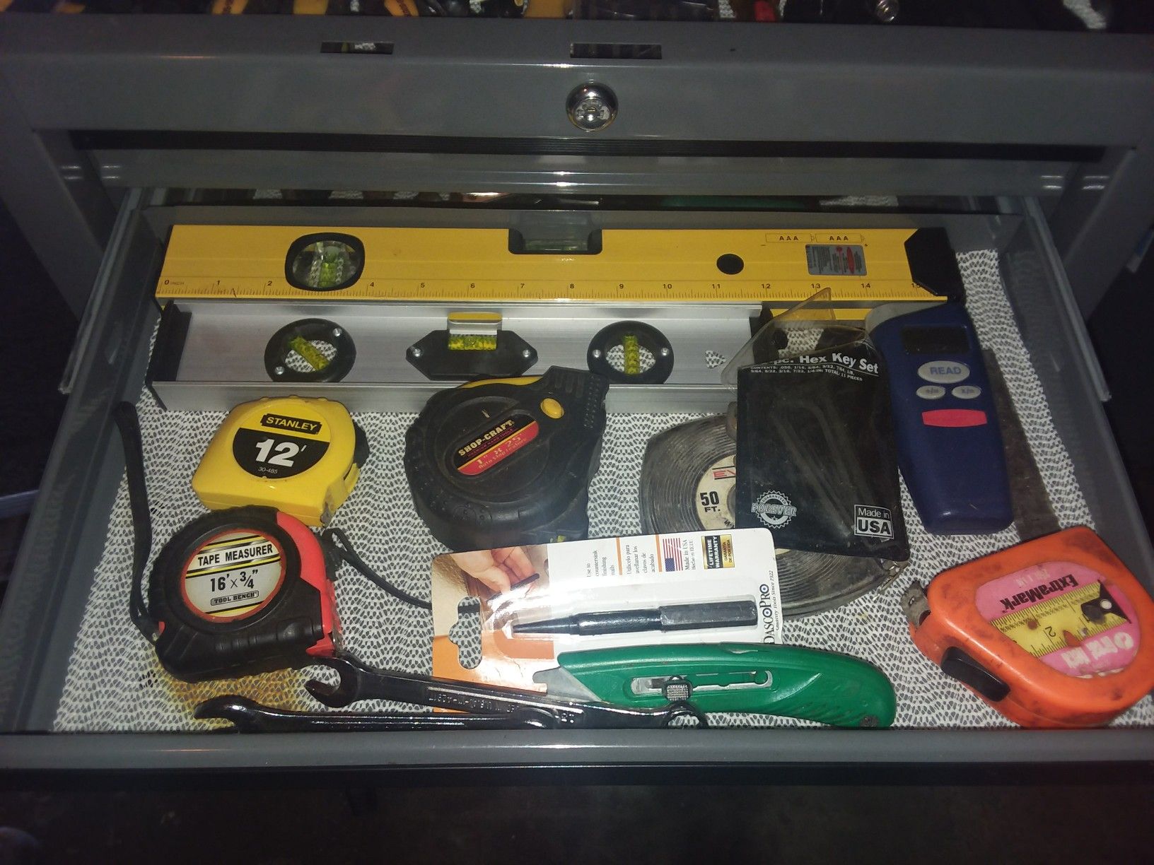 CRAFTSMAN EVOLV 5 DRAWER LOCKING TOOL BOX WITH TOOLS for Sale in Dayton