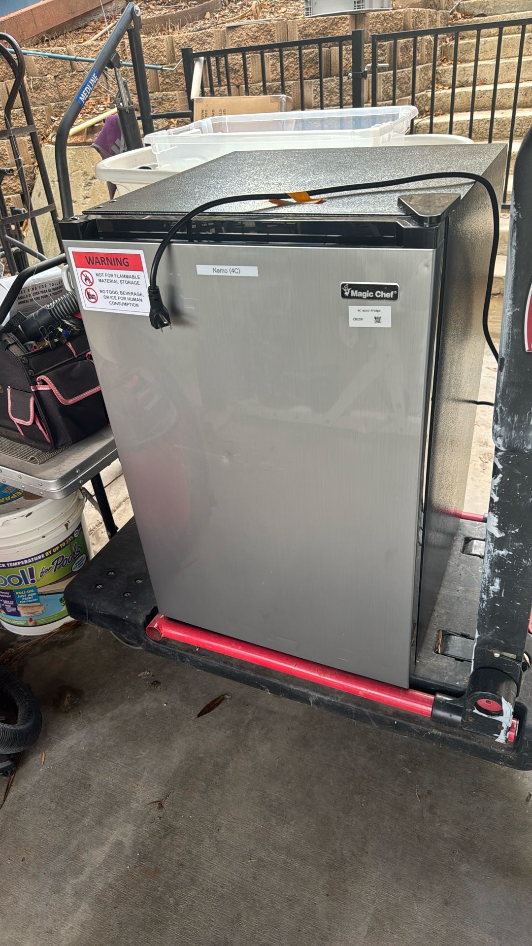 Magic Chef Mini fridge  3.2cu Ft