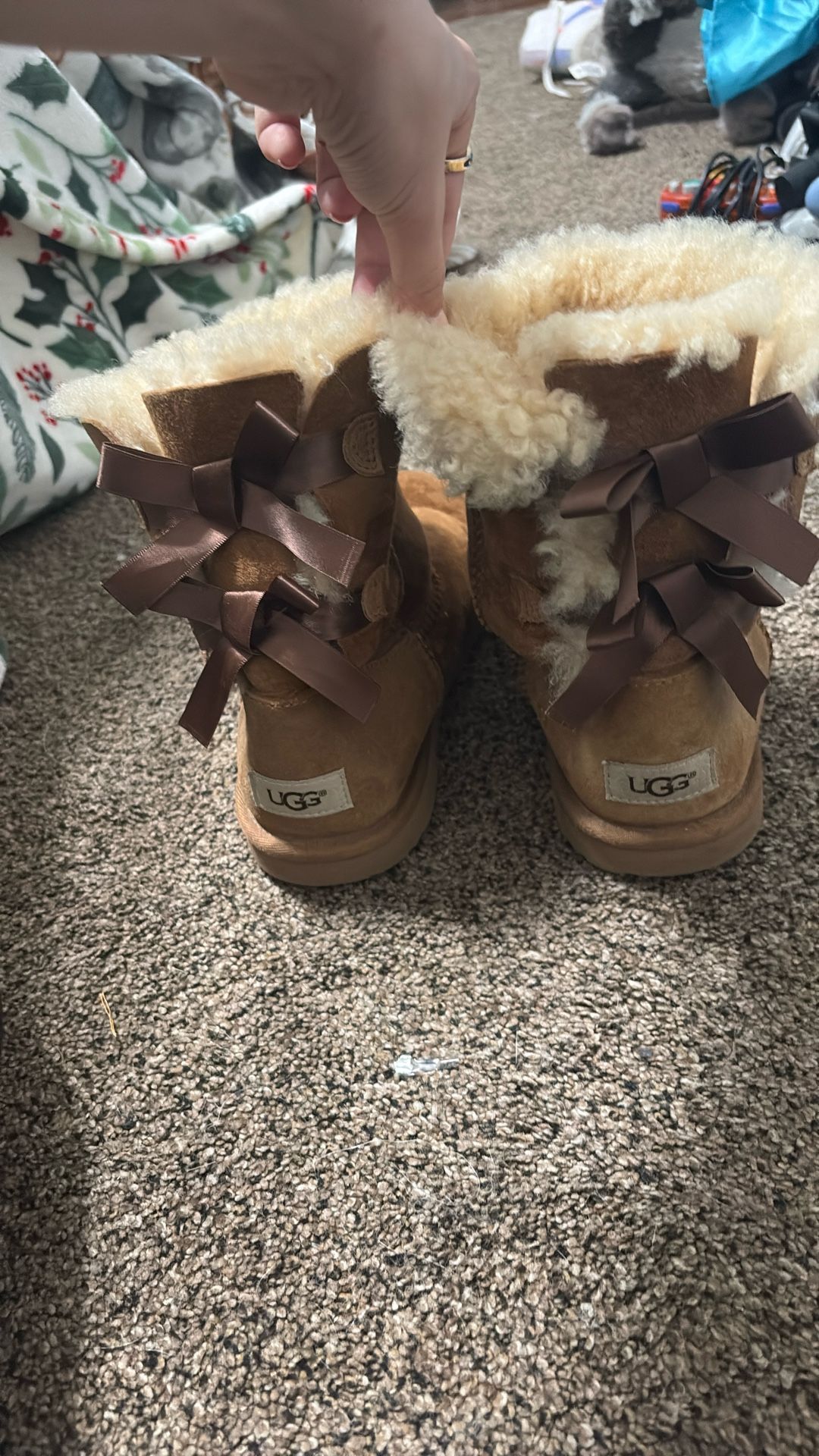 bow uggs size 6