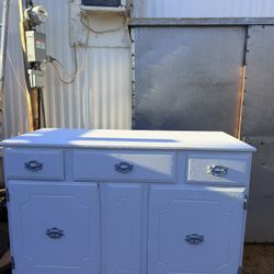 Nice dresser Good Condition