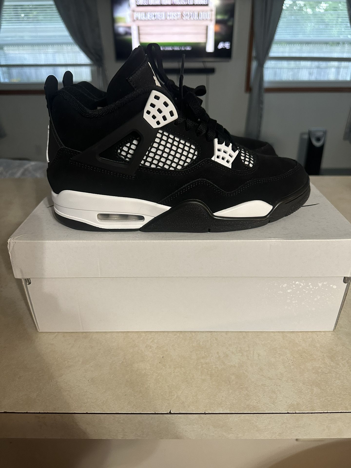 Jordan 4 White Thunder Men’s Size 8 Worn 1x