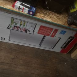 4.5 Mini Refrigerator Magic Chef