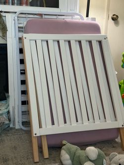 White mini crib with free mattress and sheets