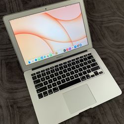 2017 13.3"inch Intel Core i5 Retina MacBook Air, 8GB RAM, 128GB SSD. RUNS🏃‍♂️FAST AND SMOOTH. macOS Monterey Installed.