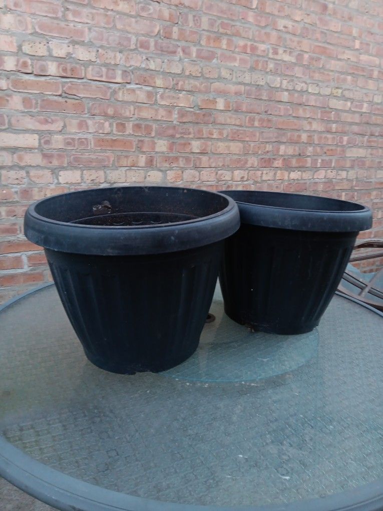 Set Of Two Pieces Heavy Duty Plastic Planter Pots 