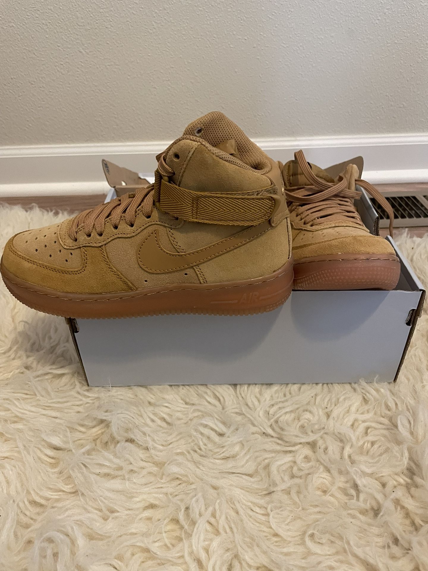 Air Force 1 High LV8 3 Youth 5