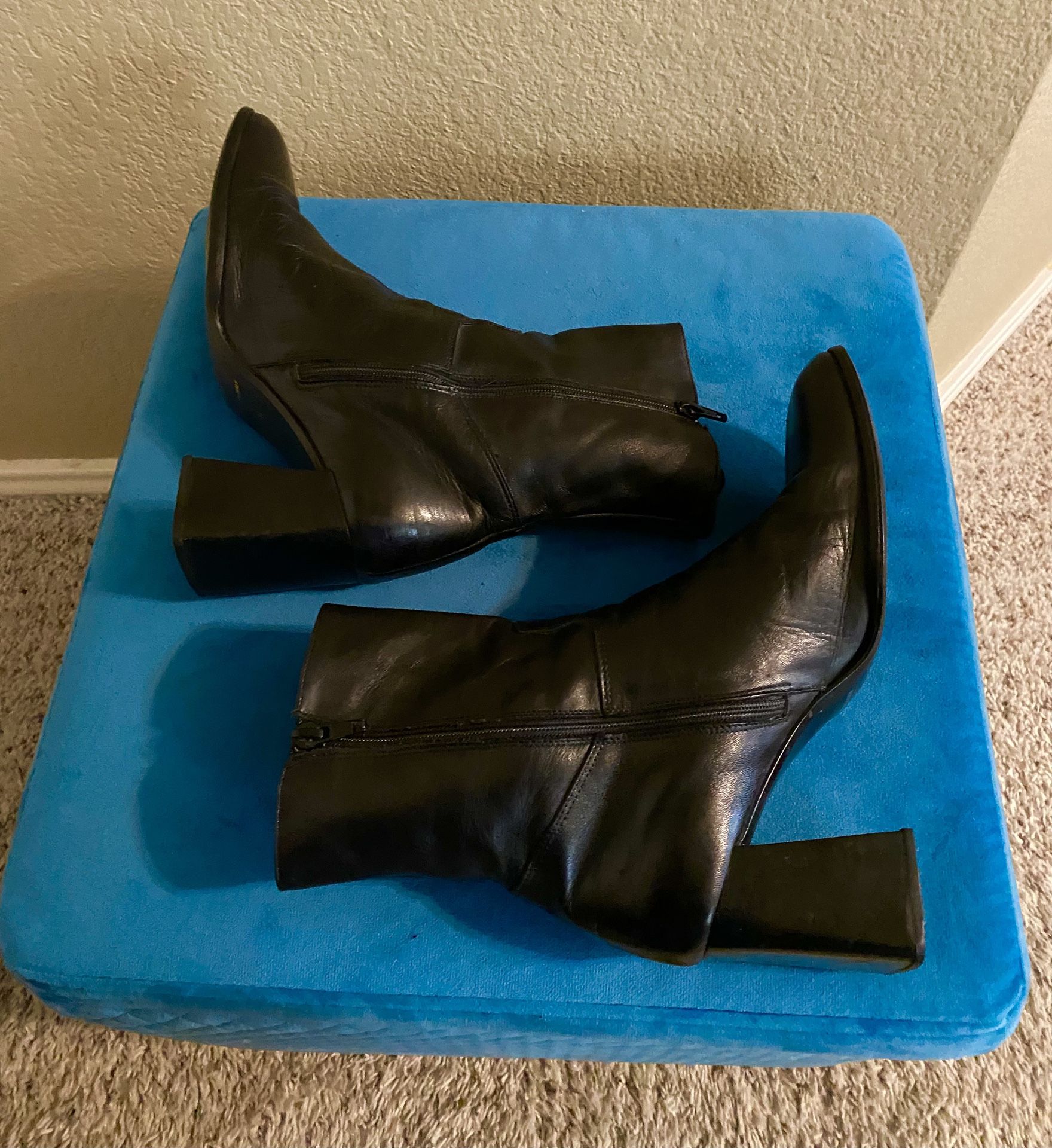 Women Leather Boots Size 8 $10