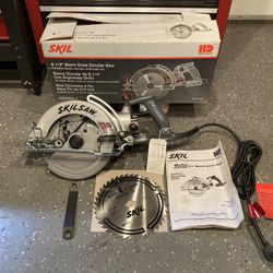 Skilsaw New Large 8-1/4” With Box/Accesories