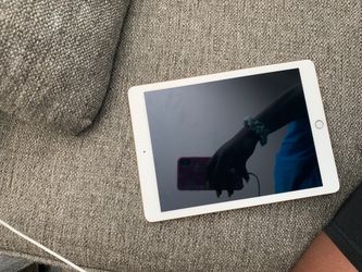 I pad (5th generation) PRICE NEGOTIABLE
