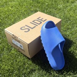 Yeezy Slide Size  (Blue/Azure)