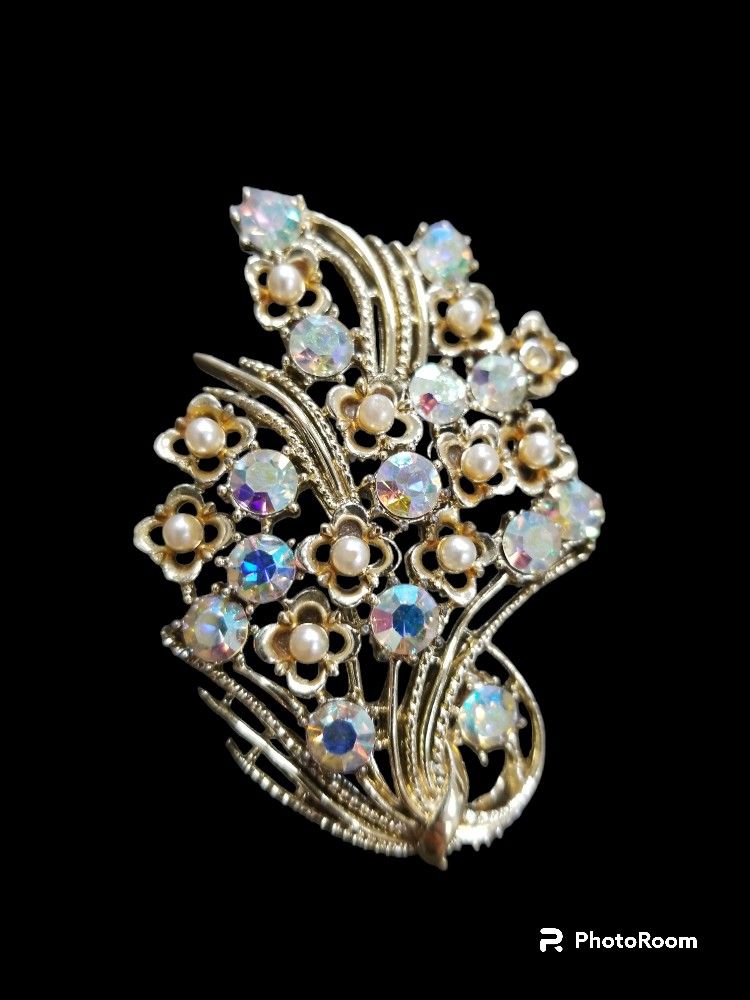 Vintage Goldtone Rhinestone Broach, 2 1/2 x 2 inch