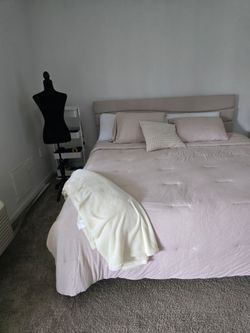 Vendo bella cama + Box King size nuevo jamas usado