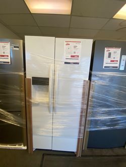Frigidaire FRSS2323AW Refrigerator