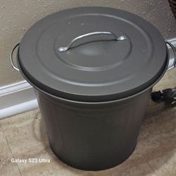 Metal Trash Can/Pet Food Bin/Compost Bin with Lid