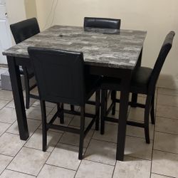 kitchen table & 4 chairs