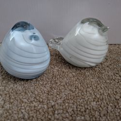  Mottled Swirl Cased Art Glass Bird Figurine Paperweight. 