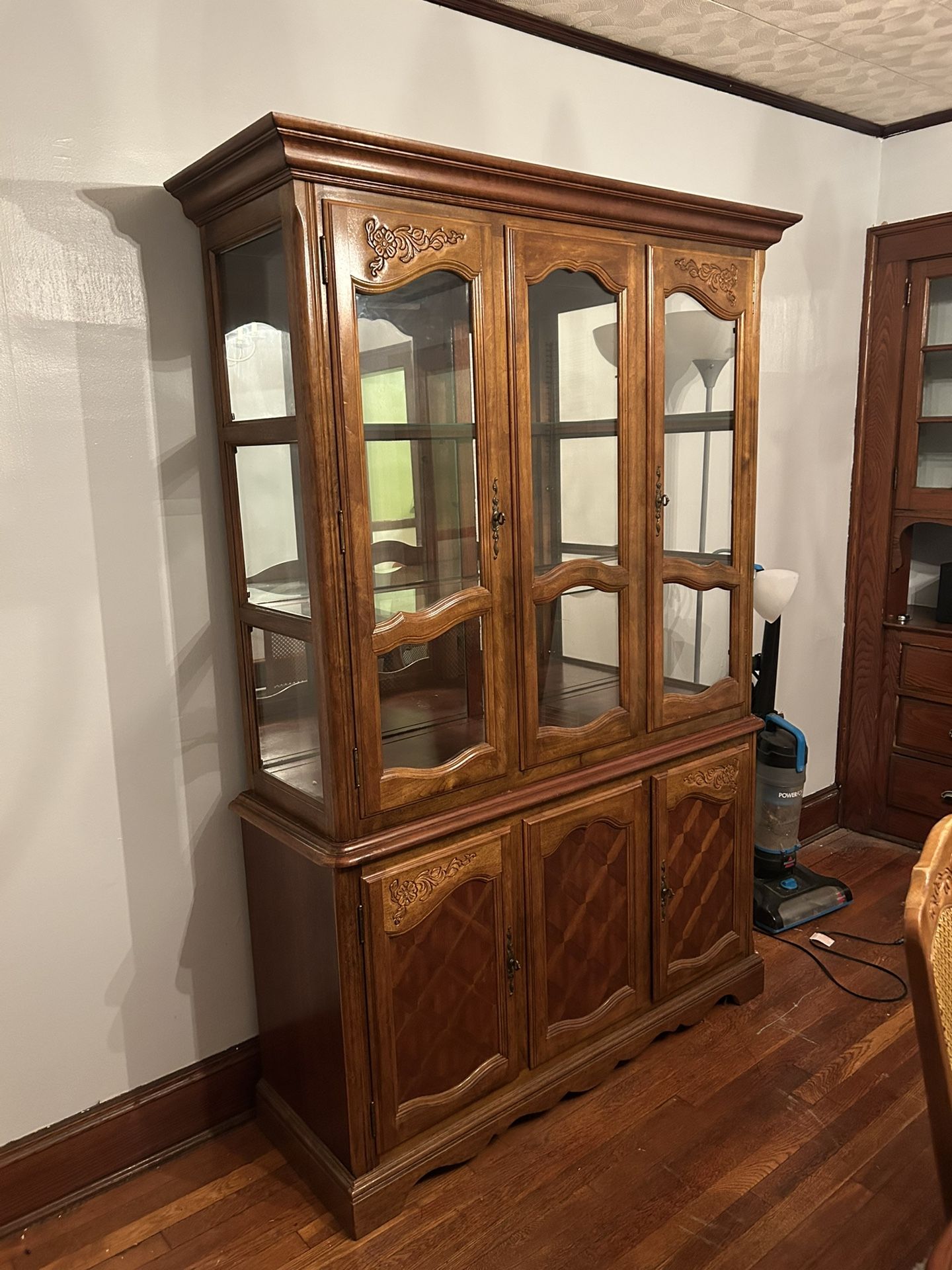 China Hutch/cabinet