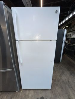 28” GE Top Freezer Refrigerator 