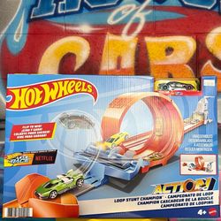 Hot Wheels Action Loop Stunt Champion Track Set