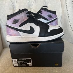 Air Jordan 1 Mid, Size 6.5 kids  