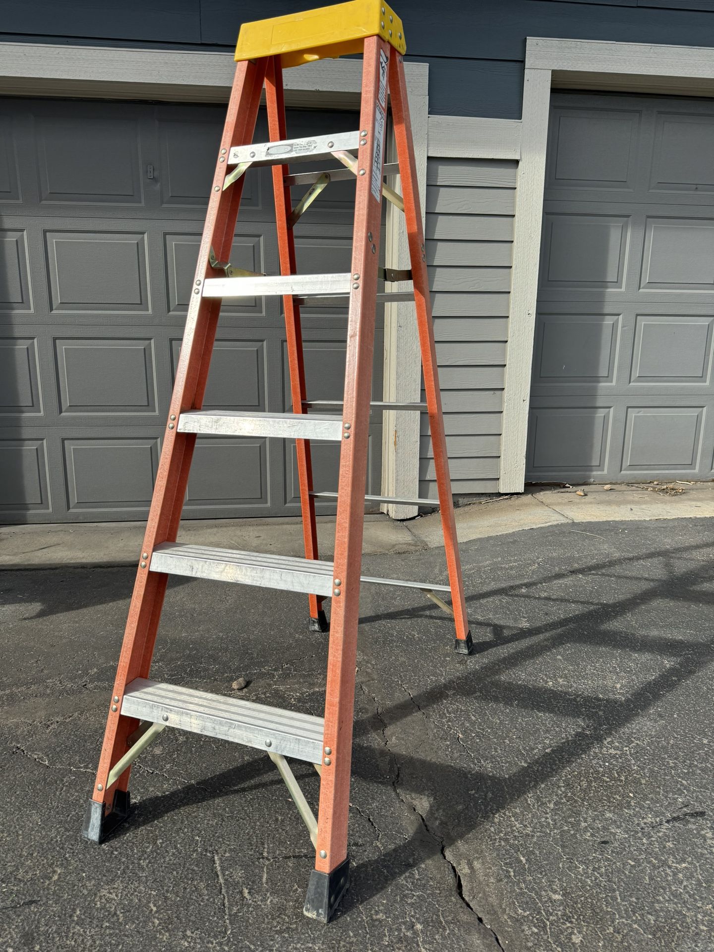 Fiberglass Ladder 6 feet