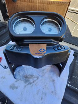 Harley Davidson Road Glide instrument housing Speedo and tachometer