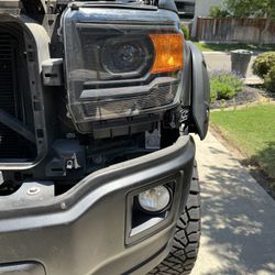 Headlights GMC 2015 Sierra SLE 