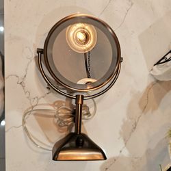 MIRROR MAGNIFYING AND NORMAL VIEWS