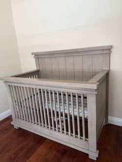 Convertible crib