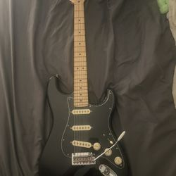 Fender Player Stratocaster Maple Fingerboard Limited-Edition Electric Guitar Black