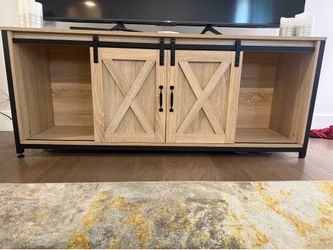 Farmhouse TV Stand / Entertainment Center